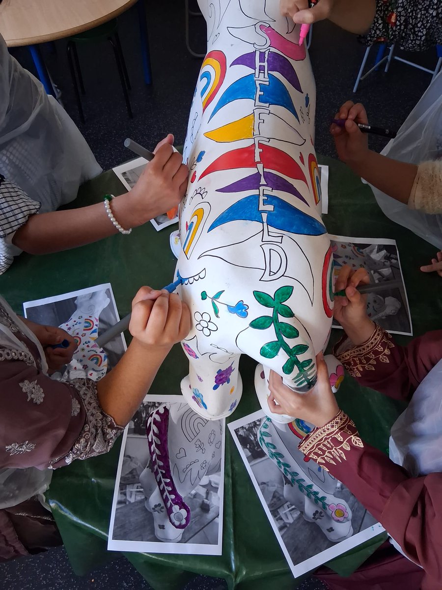 SrwtConnecting's tweet photo. Wonderful @year5whiteways painting for #PrideofYorkshire @SheffChildrens

More #community thumb print flowers needed #nolo #strongertogether #livelovelocal

🌿🌻 The creation, improvement &amp; celebration of local green spaces is helping make connections 🫱🫶🫲 #naturerecovery💚 https://t.co/fQ7Tu7uVsS