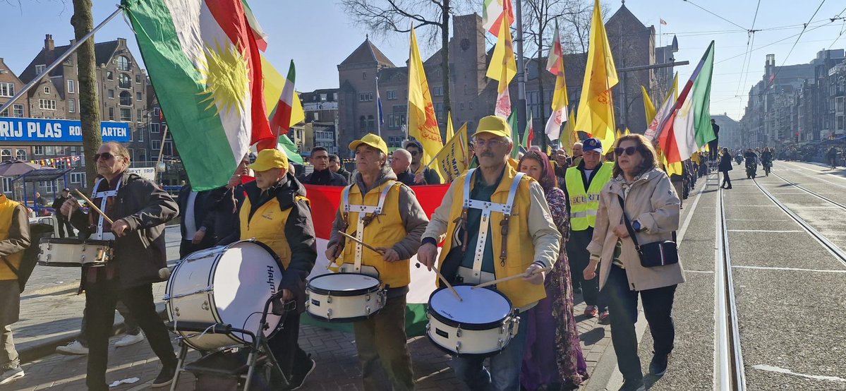 Jong Iraans Nederland tweet media