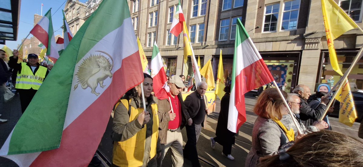 Jong Iraans Nederland tweet media