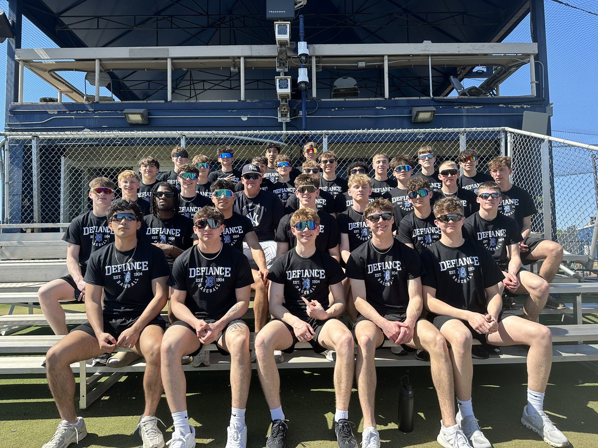 rweaver23's tweet photo. Thank you, @CoachWoods_22 for talking to the boys and getting them tickets to see the Yankees. They had a blast. https://t.co/9lxDslGjDW