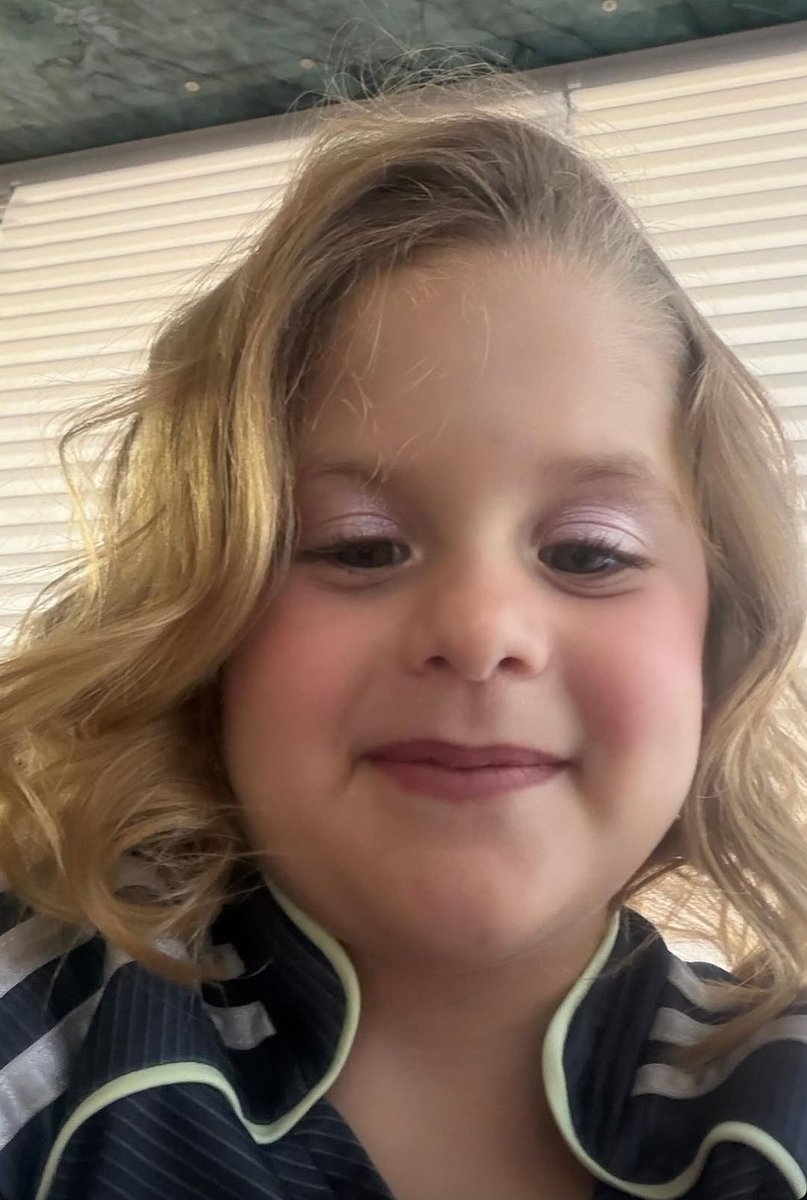 A Maria flor kkkkk 
Tá prontissima pra assistir o Jogo do Real.