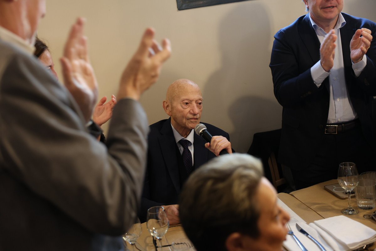 Le Parisien tweet media