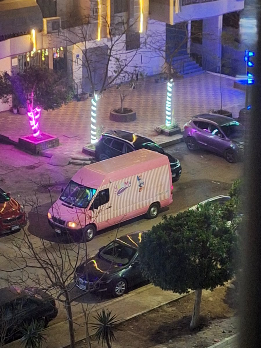 Shatha21140's tweet photo. واو بجد حاسه دلوقتي اني في كرتون وعايزة حد ينزل يجبلي ايس كريم منه
*مشغل الموسيقي بتاعت الكرتون بردو https://t.co/FgGKRr3RuW
