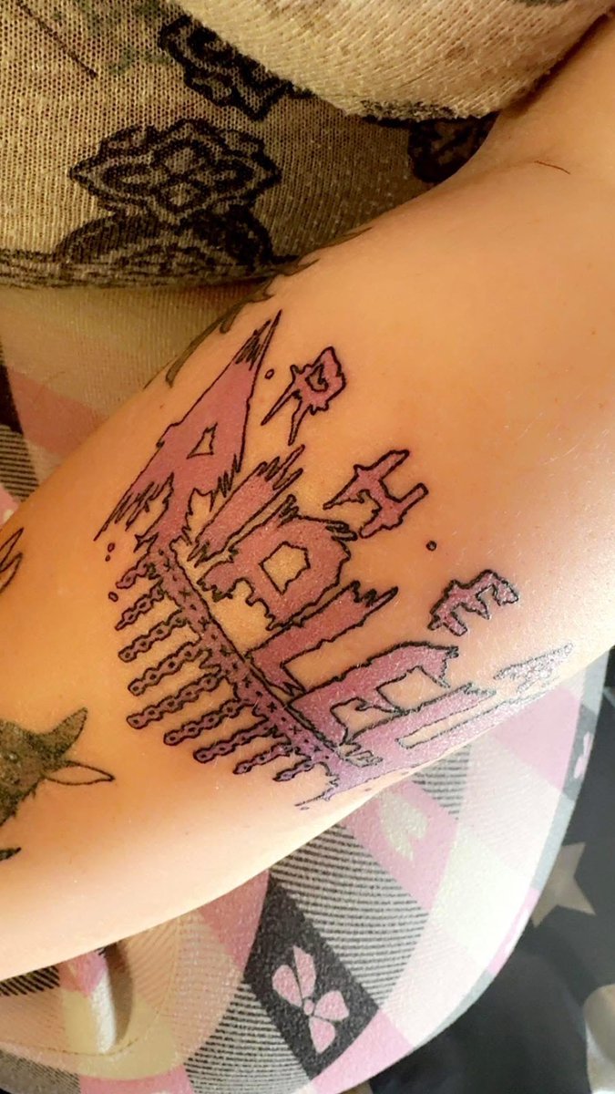 LilGothRab's tweet photo. @rheamoshpit This is mine I love it 😍 https://t.co/nRBSfz79M0