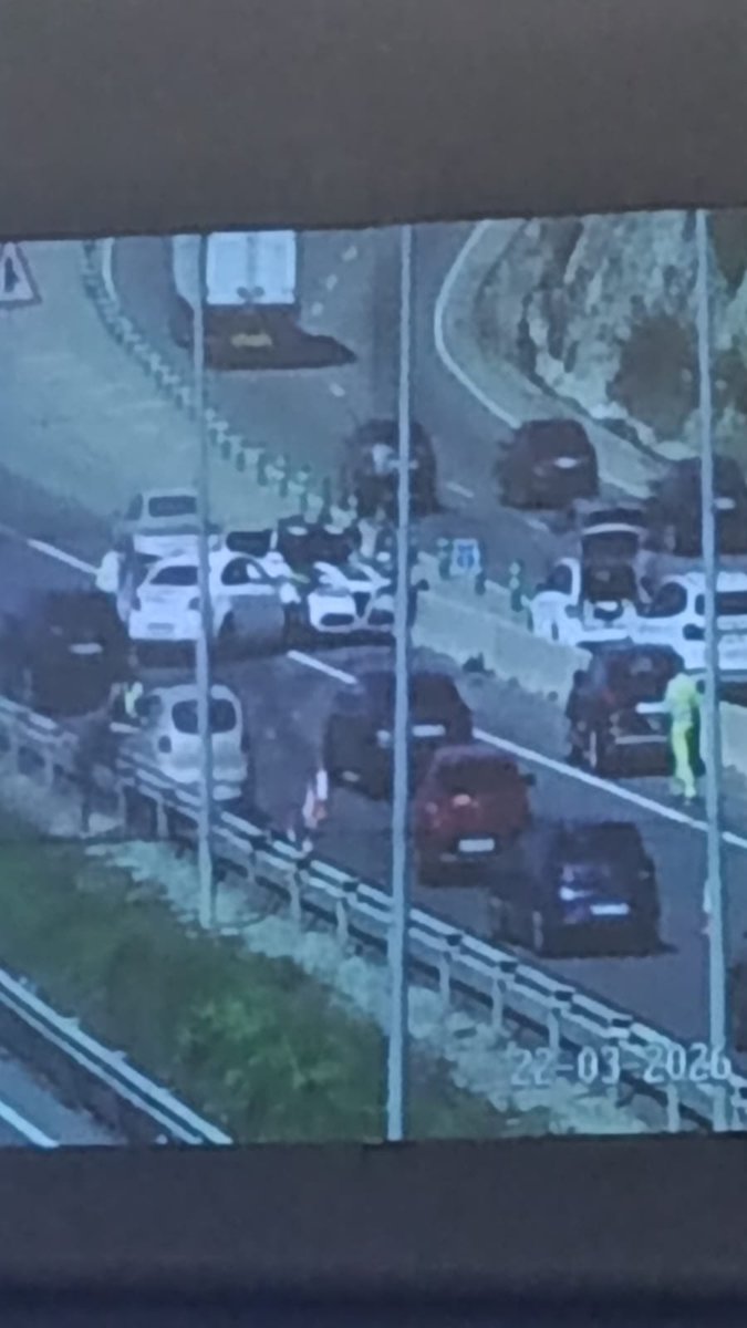 Desde la Comisión de Tráfico deseamos la recuperación de los compañeros del Dto de Arganda que han sufrido un aparatoso alcance cuando estaban señalizando en el carril izquierdo de la A3, por suerte no ha ocurrido una desgracia. Mucho ánimo y a recuperarse del susto.