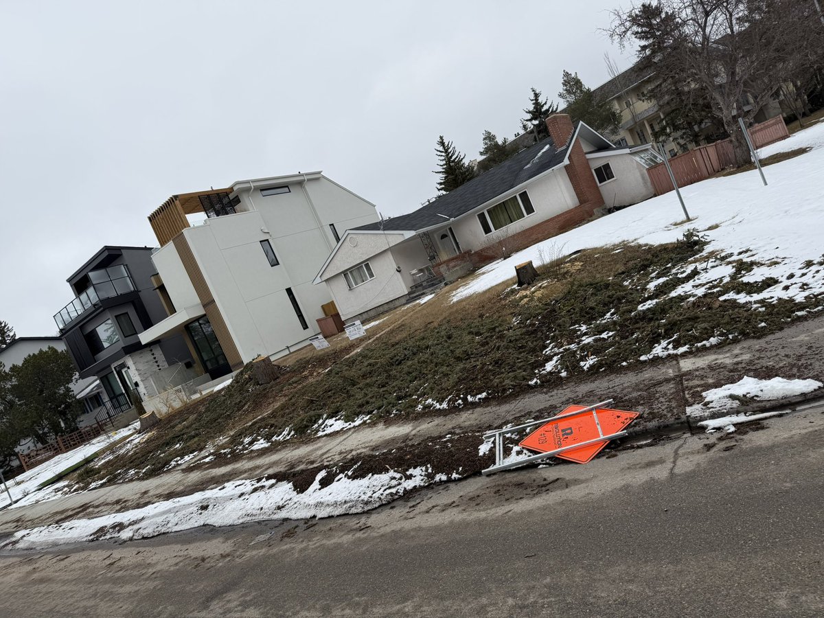 teeroy30's tweet photo. So this is the #yegcc @CityofEdmonton vision. Rezone lots. Clear cut all the trees. Then add a 22 unit rooming house that you can rent by the hour(cleverly disguised as a 10 plex). @michaeljanz @AndrewKnack really beautiful city you are building?! @GlobalEdmonton https://t.co/VlAAErpmWd