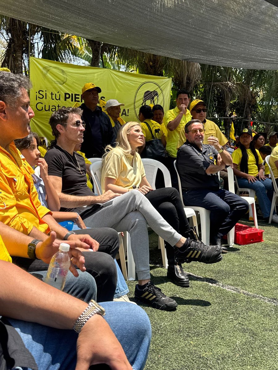 FLAMINIA A ELEFANTE
En actividad del partido Comunidad Elefante se hizo público que la cantante  Flaminia Villagrán se incorpora a sus filas.