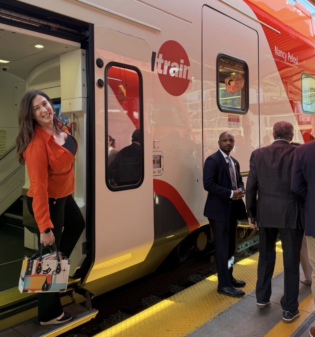 Christine Pelosi tweet media