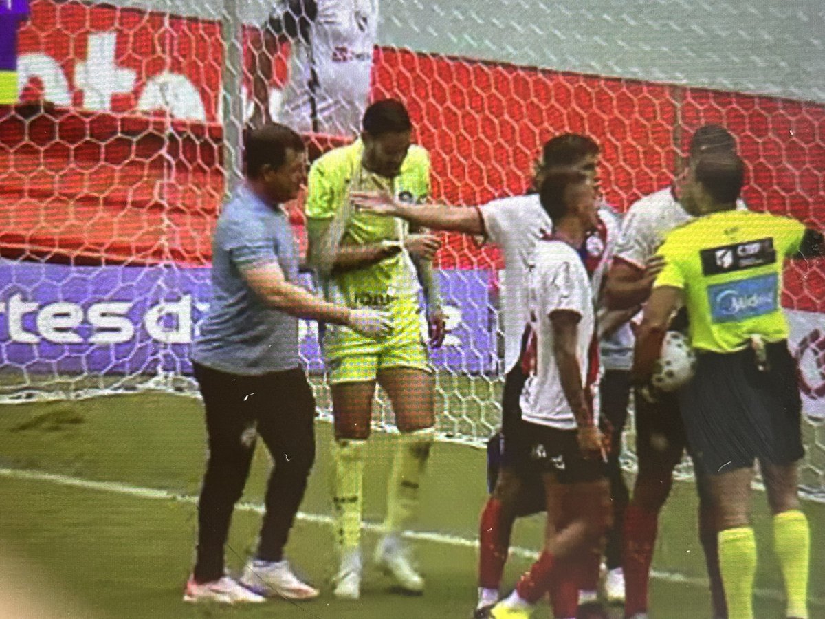bmvofc's tweet photo. A torcida tá contigo nessa. Boa recuperação, PAREDÃO! https://t.co/jzU4qo60fV