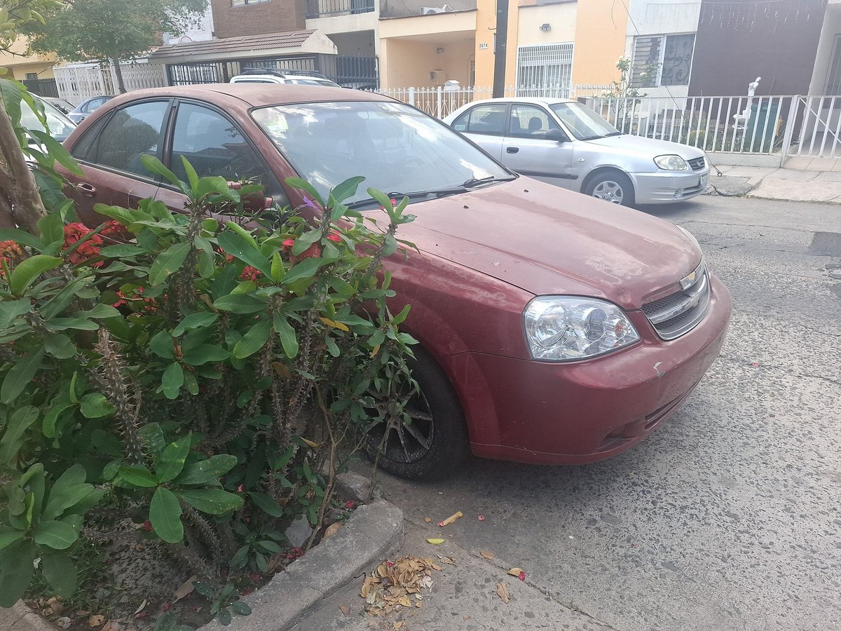 Gdl_Denuncia_ya's tweet photo. @GdlMovilidad @GuadalajaraGob @PoliciaGDL donde se puede reportar vehiculo abandonado sin placas obstruyendo parcialmente cochera? Referencia: Vicente Yáñez Pinzón 2579, Computec Express, 44930 Guadalajara, Jal. https://t.co/6JRnPFGas1