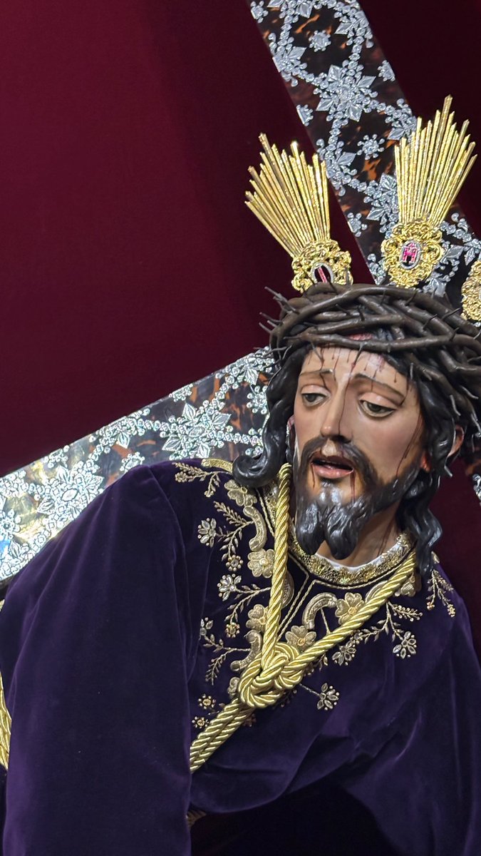 PasyEsp's tweet photo. 🌹 Besamanos a Ntro. Padre Jesús de las Penas @LasPenas_ 

#TDSCofrade https://t.co/6UEXecdVck