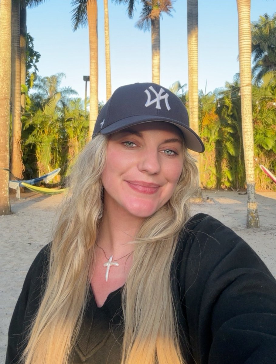 Anna Lulis tweet media