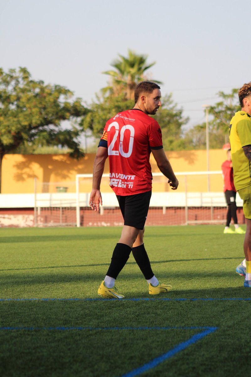 jovesanvicente's tweet photo. 💯 Tras la titularidad de hoy, Álex Pérez ha alcanzado 𝟏𝟎𝟎 𝐏𝐀𝐑𝐓𝐈𝐃𝐎𝐒 con el Español de San Vicente.

🫡 Trabajo, compromiso y sentimiento por estos colores.

 ¡𝐔𝐍𝐎 𝐃𝐈 𝐍𝐎𝐈! ❤️🖤 https://t.co/6HD4TTrWCu