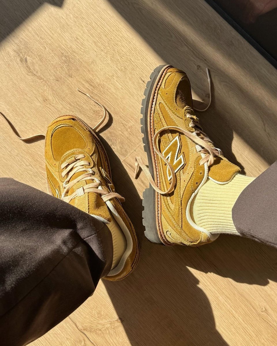 ModernNotoriety's tweet photo. New Balance 204L "Golden Reconstructed" by JW Studios https://t.co/1Z153owoik