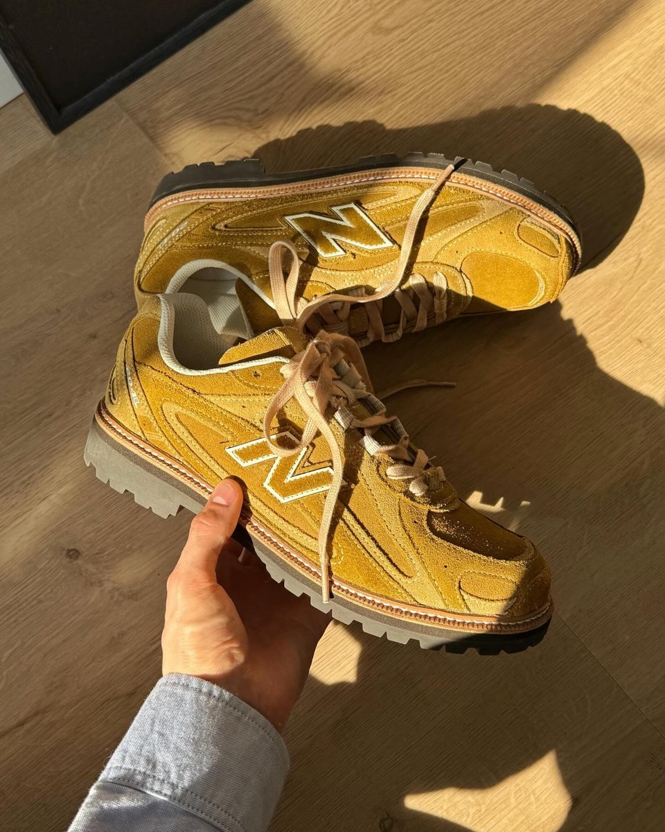 ModernNotoriety's tweet photo. New Balance 204L "Golden Reconstructed" by JW Studios https://t.co/1Z153owoik