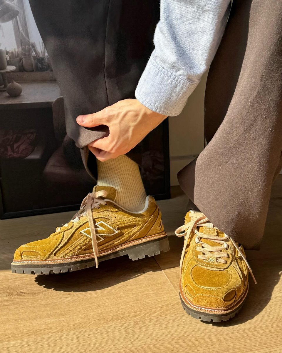 ModernNotoriety's tweet photo. New Balance 204L "Golden Reconstructed" by JW Studios https://t.co/1Z153owoik