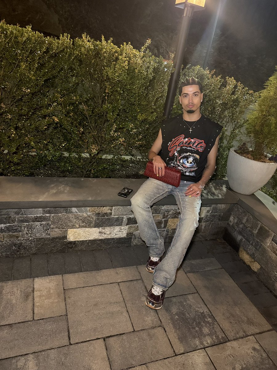 mr.valid tweet media