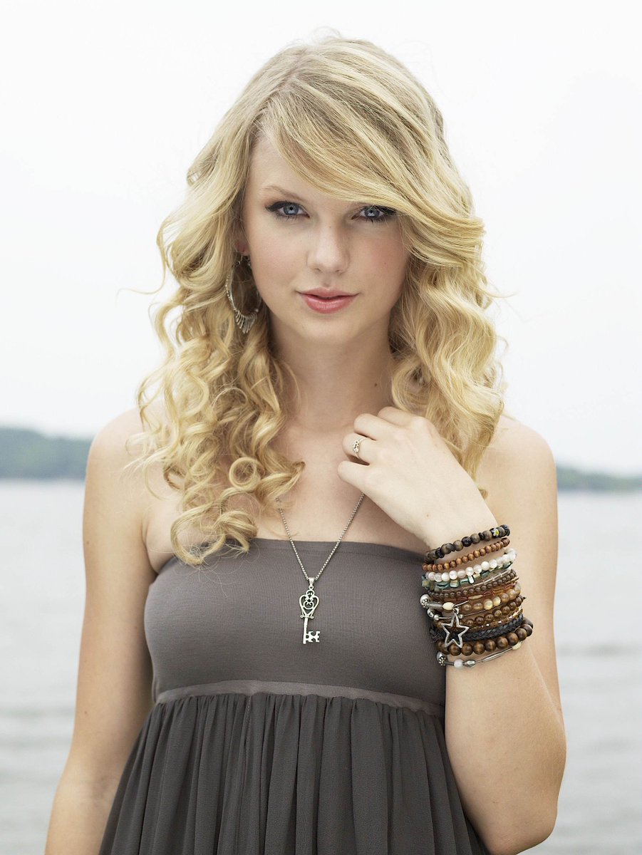 AugustSipped's tweet photo. Taylor for people 08 https://t.co/jqf4vgxoiD