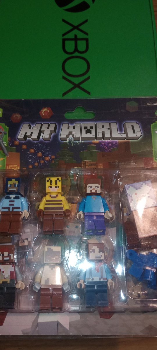 ColectivaXbox's tweet photo. Recibimos otro regalo de @XboxArg 

No hay unboxing pero si algunas noticias de Minecraft por si no vieron nada.

https://t.co/b2oiDqcGl8 https://t.co/UzzKICgzx0