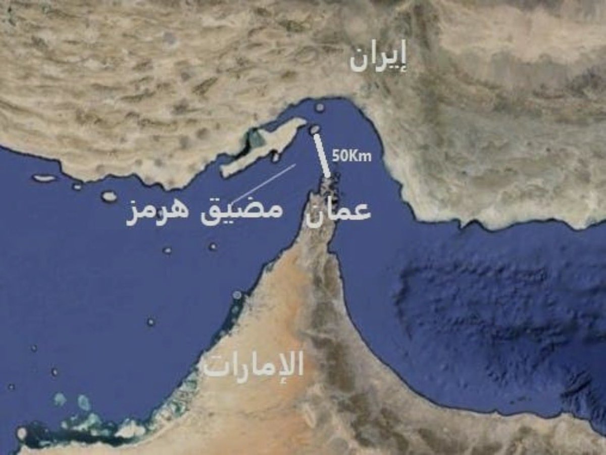 يقارن النظام الإيراني بين قناة السويس ومضيق هرمز… وكأنهما شيء واحد.

القنوات ممرات صناعية تملكها الدول وتفرض عليها رسوما
أما هرمز فهو مضيق دولي لا يحق قانونا فرض رسوم عليه أصلًا.

ما يدعيه النظام على انه فضل، هو في الحقيقة التزام قانوني… ولا يحق له فرض رسوم او السيطرة على