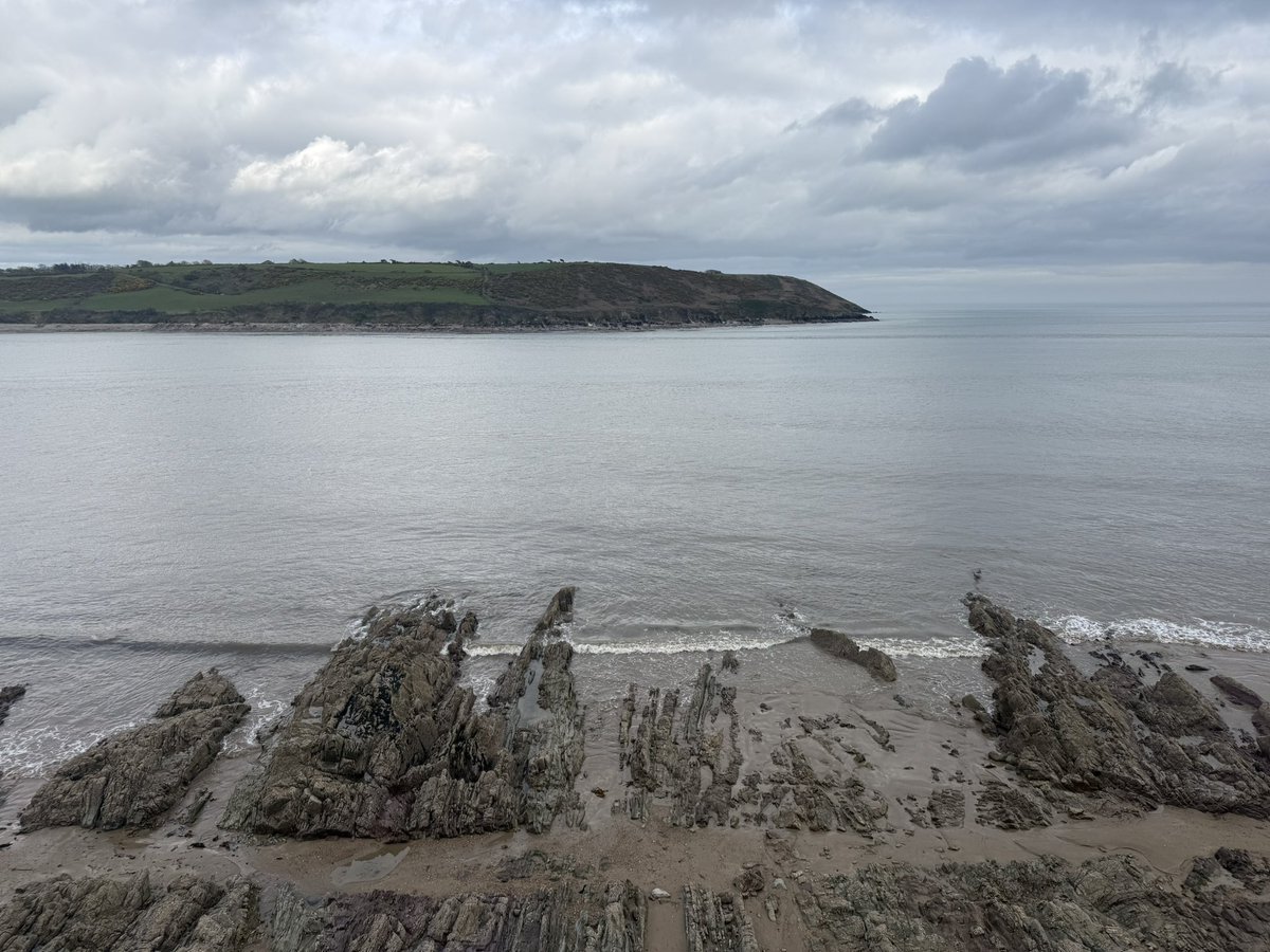 tarasmith2012's tweet photo. Day 81 ✅ A 20km run - too far &amp; body gave in but recovered with a seaside walk, chats, tea 🫖 &amp; chips 🍟 with mum 🥰#100daysofwalking https://t.co/oyhbOKEp3g