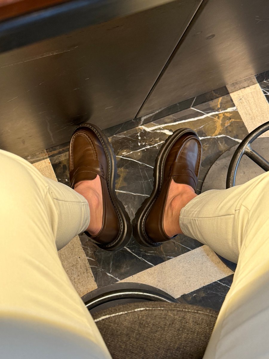 premiumstudd's tweet photo. Come on… do you wanna smell them, pig? https://t.co/q9horkguLw