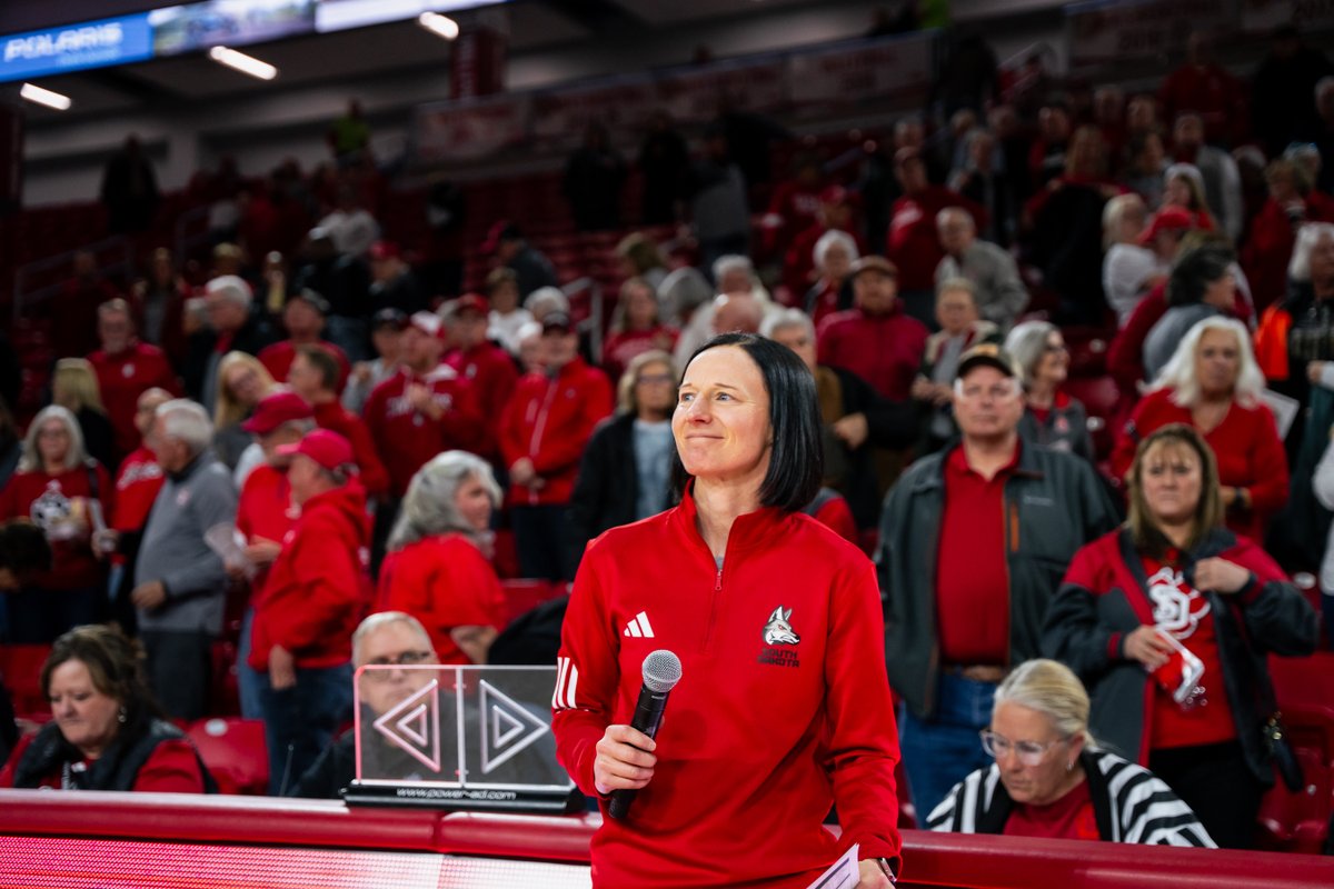 South Dakota Women’s Basketball tweet media
