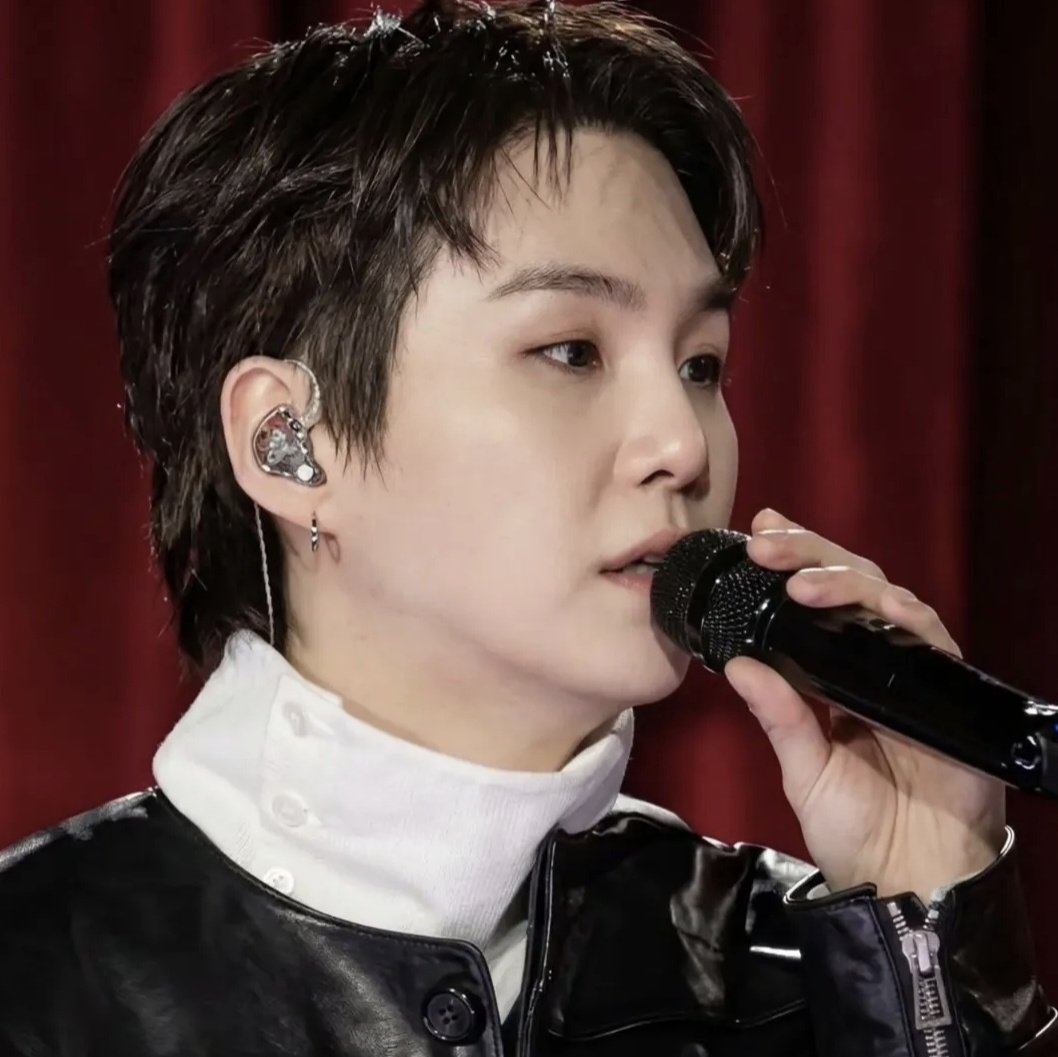 daily yoongi teef tweet media