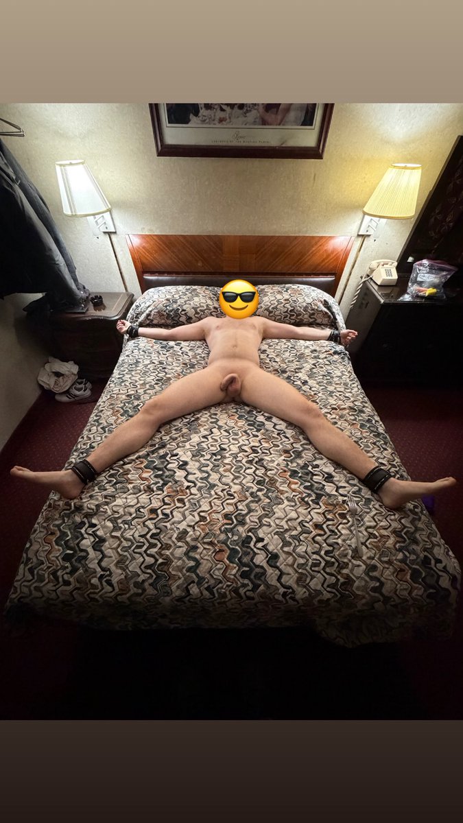 FeetLover2231 tweet media
