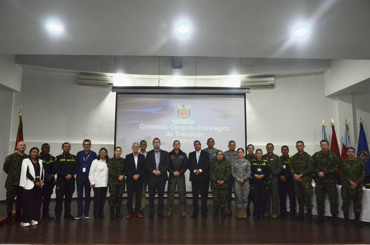 FuerzaAereaCol's tweet photo. Reafirmamos nuestro compromiso con el acompañamiento, la verdad y la reparación, participando en la capacitación sobre los derechos de las víctimas del conflicto armado en Medellín.

➡️ https://t.co/QihG9Dw7mG

#ProtegemosLaVida
#CACOM5 https://t.co/pG4N48HyXZ