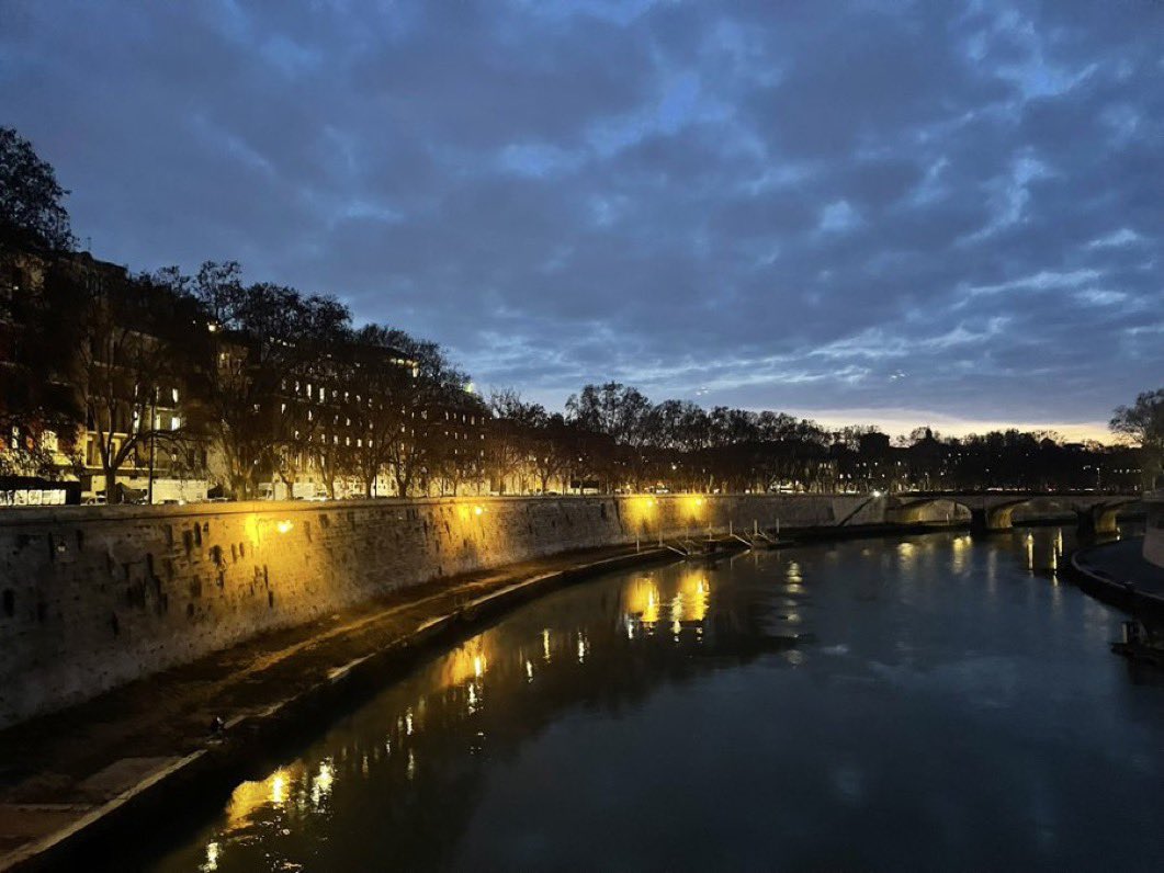 MagnificaLounge's tweet image. Fin de journée…
#Rome #night #lights #romance
📷@abluce16