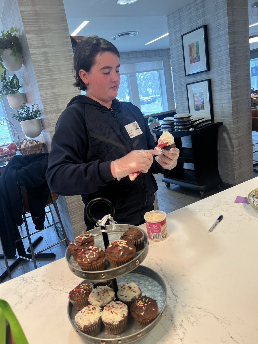 𝕣𝕠𝕩𝕒𝕟𝕟𝕖 𝕗𝕣𝕒𝕟𝕢𝕦𝕖𝕝𝕝𝕚 🙋🏻‍♀️ tweet media