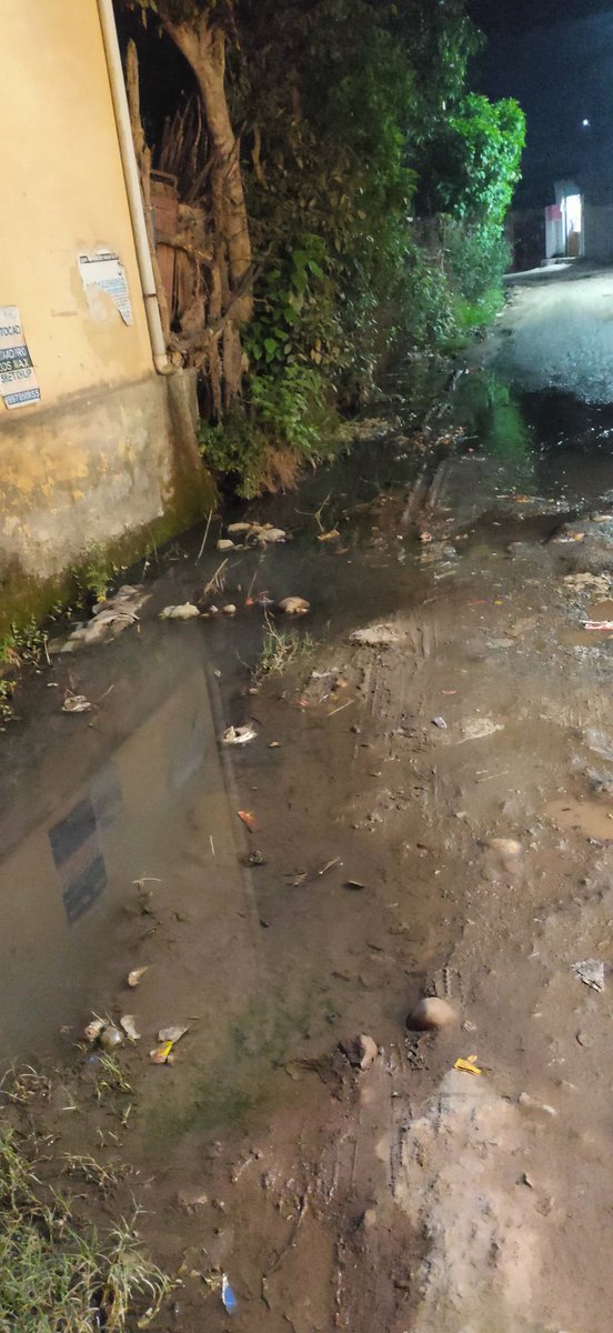 MoboMohit's tweet photo. Dear Municipal Corporation Dehradun,
@DdnNagarnigam
@ukcmo
This is the current condition of roads and open sewer drainage in Dhulkot area near Graphic Era Hospital. Stagnant dirty water, broken roads, and overflowing drains are creating serious hygiene issues.pls solve this issu https://t.co/zNQ9UOq9Xi