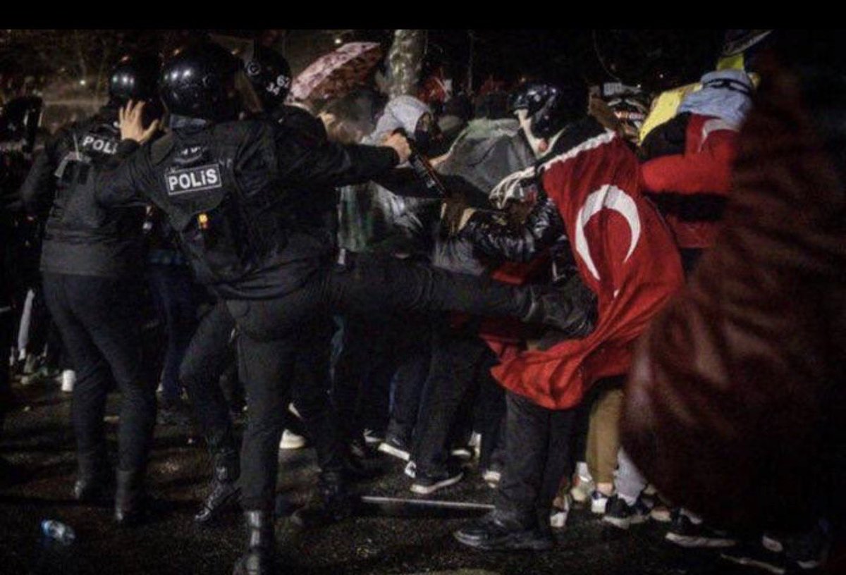 UmitKaraca_'s tweet photo. Polis devletin değil Akp’nin polisi olursa sonuç bu olur. https://t.co/PJSXSW8gTC
