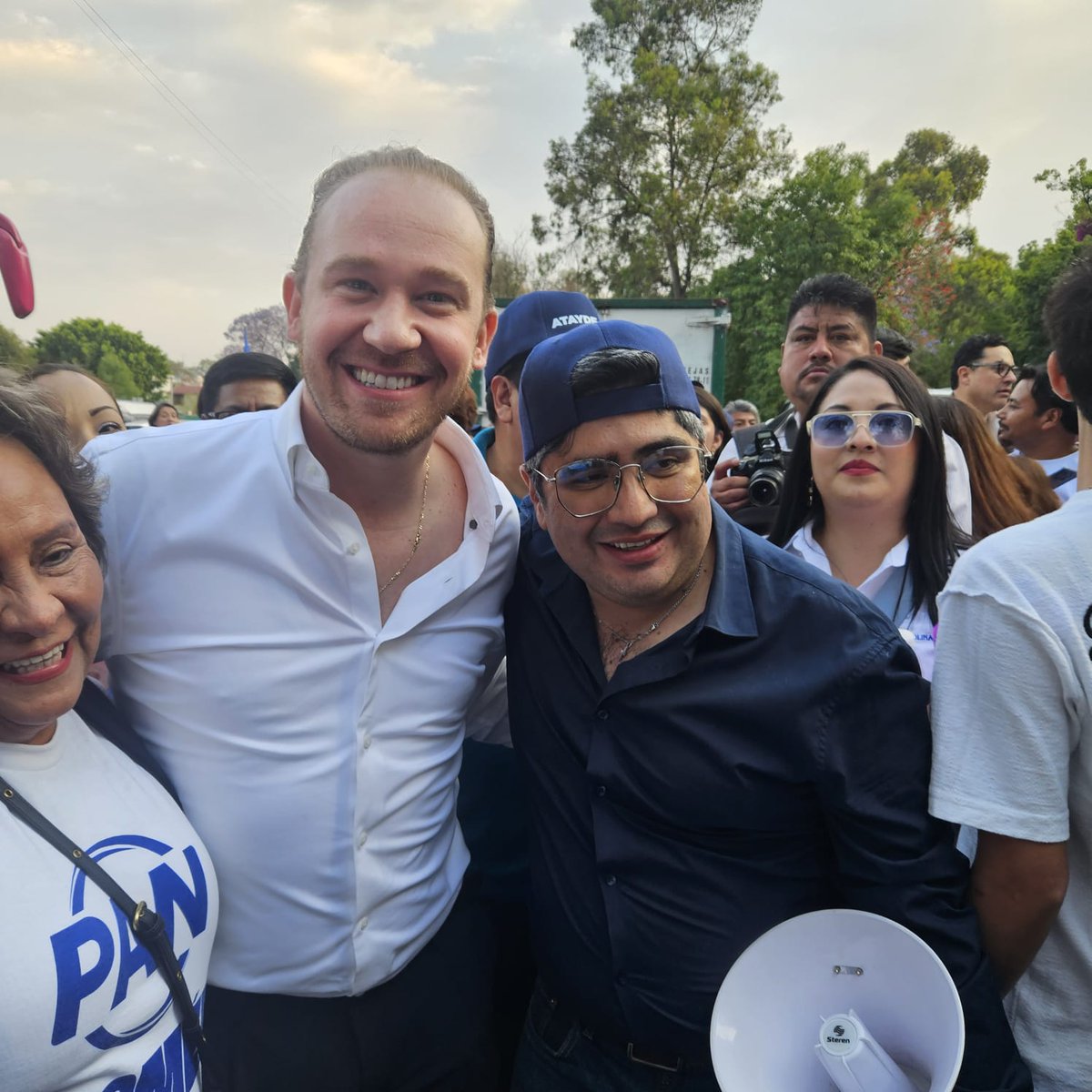 Informe_Mex's tweet photo. #PAN anuncia que habrá candidaturas ciudadanas a través de su presidente nacional @JorgeRoHe con la política de gente capaz y ciudadana bajo la guia de liderazgos del partido para poder rescatar a México 🇲🇽 en los diferentes rubros (Campo, Salud, Economía y justicia) https://t.co/FV75aRsUNK