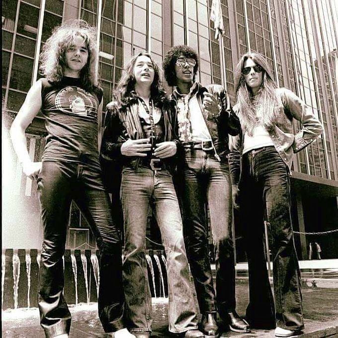 Classic Rock In Pics tweet media