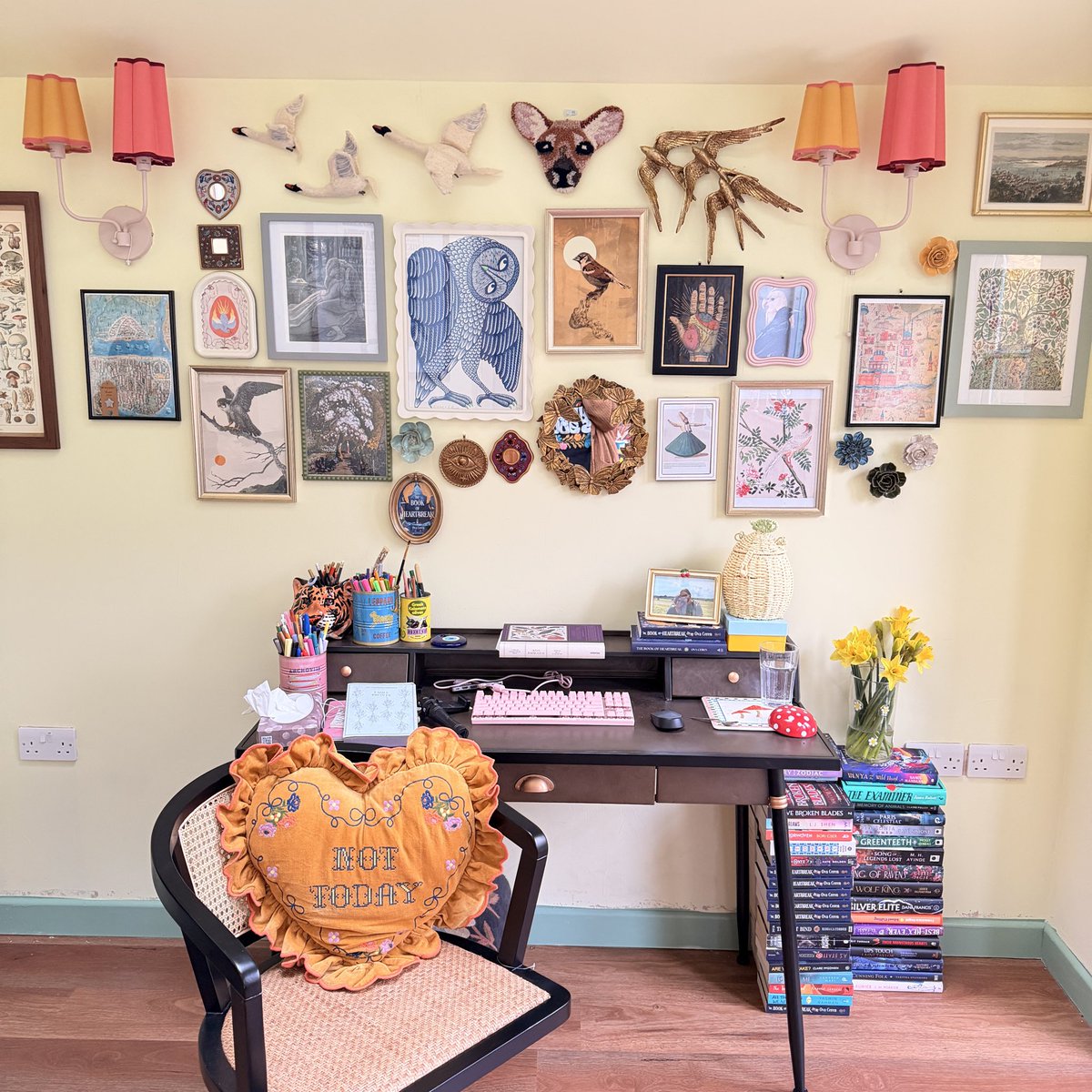 Çabuk yeni ofisime bakın 🌙🕊️