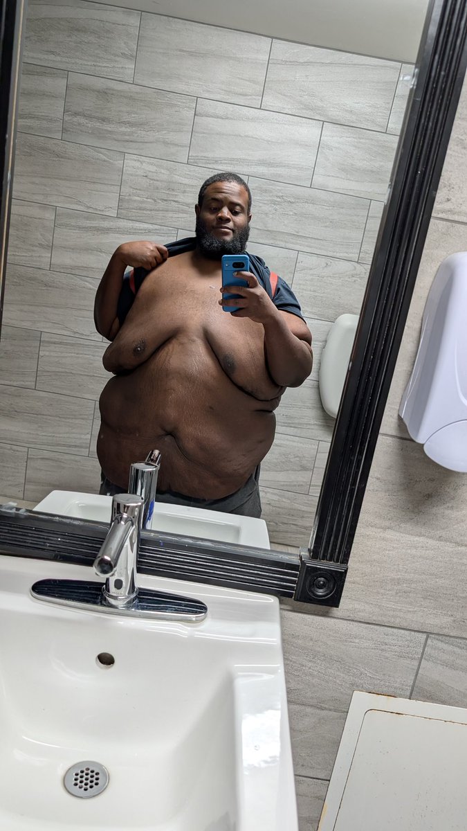 PizzaTheSlut tweet media