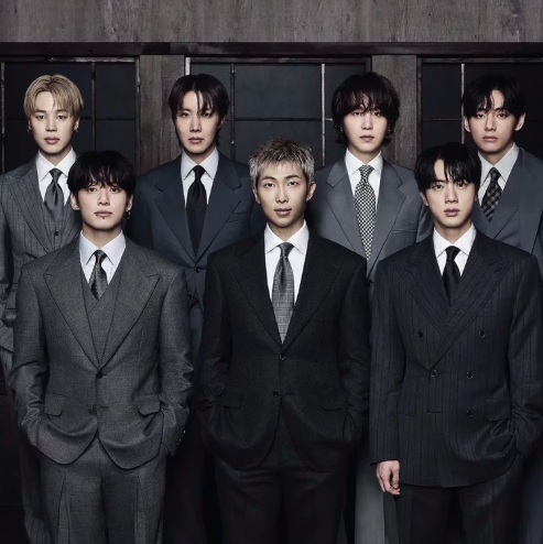 AboutMusicYT's tweet photo. Arirang by BTS is projected to debut at #1 on Billboard 200 with 550-600K units. https://t.co/pJ2WYiTBpu