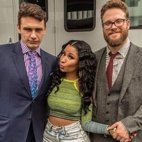 onikaswardrobe's tweet photo. Dave Skylark's Very Special VMA Special (2014)
Nicki Minaj wearing a green and blue ombré sweater with cutout shoulders from Mark Fast Spring/Summer 2014
#Fashion #NickiMinaj #Style #Barbz #ThePinkprint #barbie #markfast #onikaswardrobe https://t.co/w4J95WHdcn
