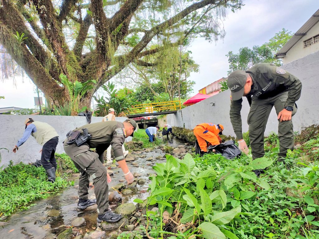 Departamento de Policía Meta tweet media