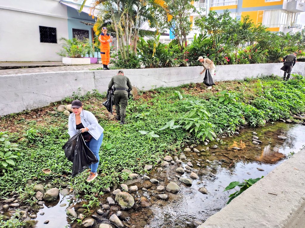 Departamento de Policía Meta tweet media