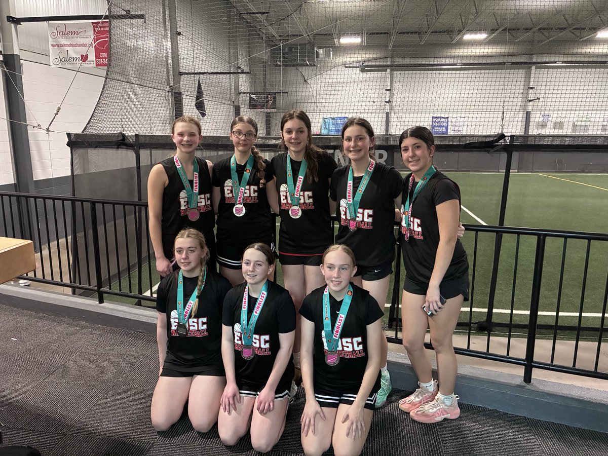 lancewilli56's tweet photo. @Ohio_Basketball @WalshEliteAAU 8th grade gals played TOUGH💯against older gals all weekend. Effort always takes care of the scoreboard!!! https://t.co/bxAykdoliV