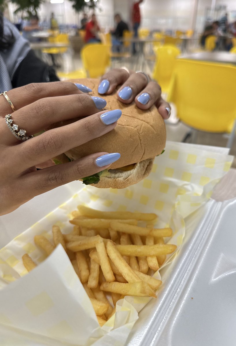 Riba_Smith's tweet photo. La mejor hamburguesa 🇵🇦 y no pensamos discutirlo con nadieeee. Y adivineeeeen por solo $2.50 🍔😱🔥 https://t.co/MRjSuyqDD4
