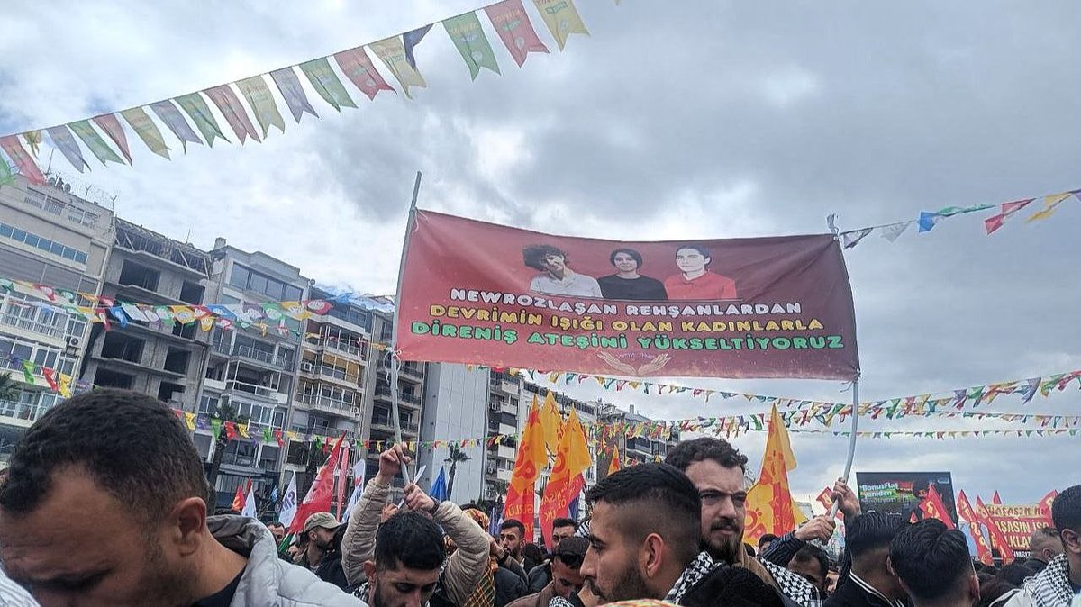 xt_jnn's tweet photo. 📍İzmir 

Newroz sadece bir bayram değil; kesintisiz bir direnişin adıdır.

#newroz https://t.co/LQKOroAbvG