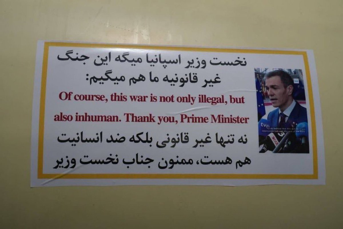 Los iraníes están colocando pegatinas de Pedro Sánchez en misiles, con una cita suya criticando la guerra contra Irán y agradeciéndole.