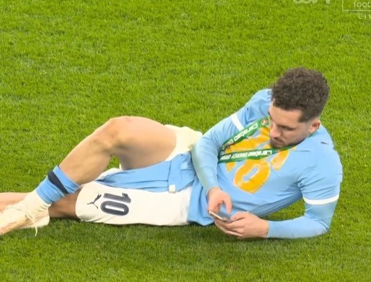 ᴢɪᴢɪ tweet media