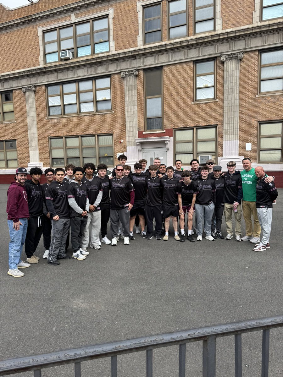 BHSbeesbaseball tweet media