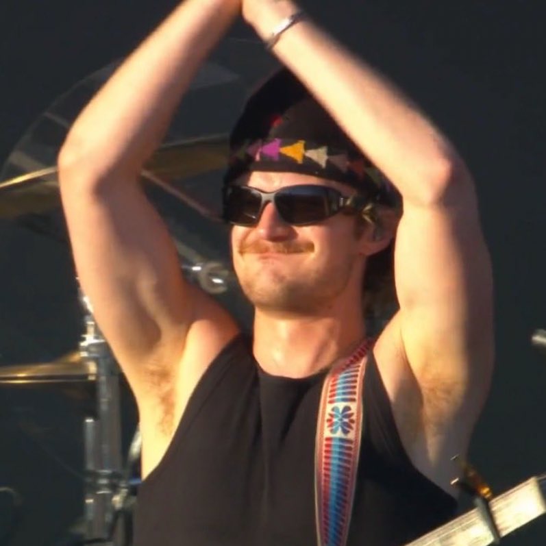 mari 🍒🎱🐆 tweet media