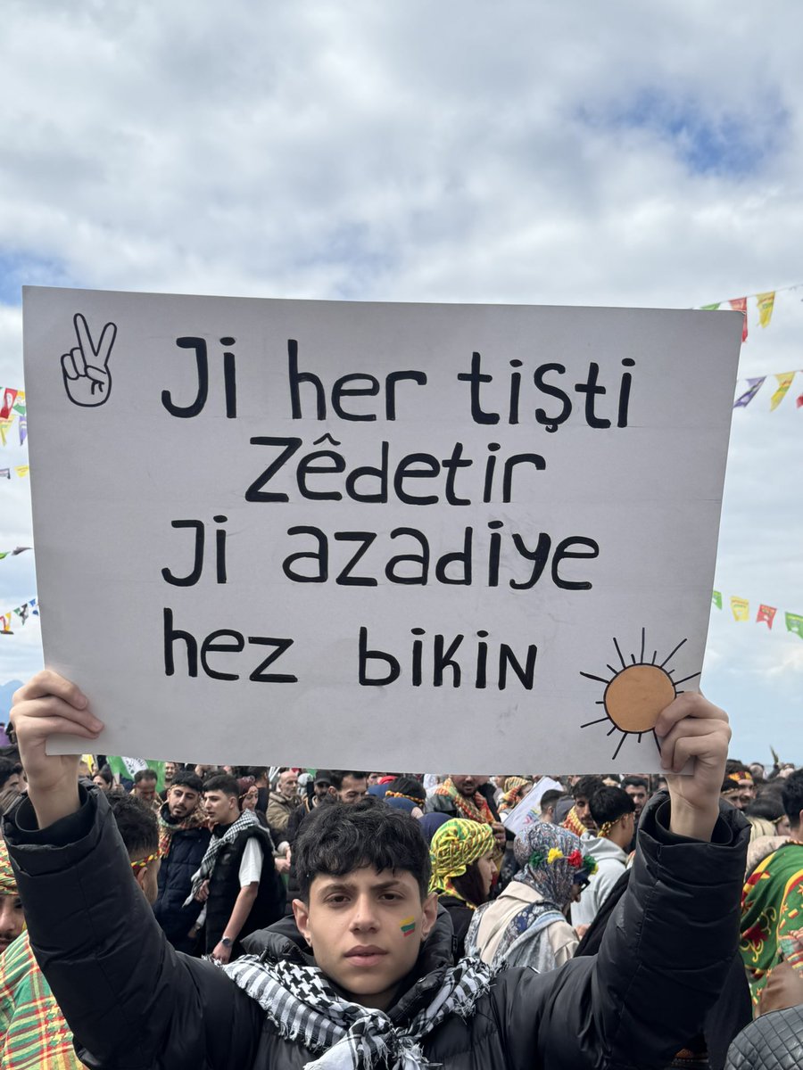 RudawTurkce's tweet image. #İzmir'de binlerce kişinin katılımı ile #Newroz kutlaması yapıldı